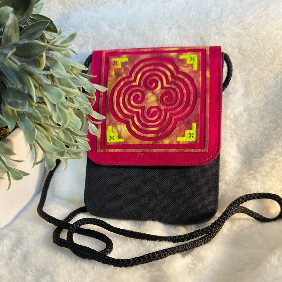 Hmong Elephant” Foot Pattern Crossbody Bag - Picture 3 of 13